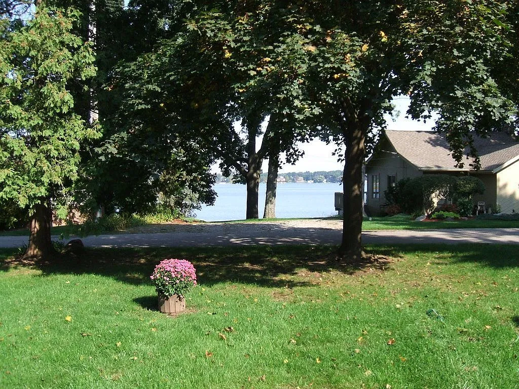 4357 Skusa Dr photo 1