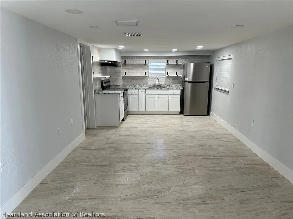 1 bed, 1.0 bath, 800 sqft, $1,100 — Photo 2