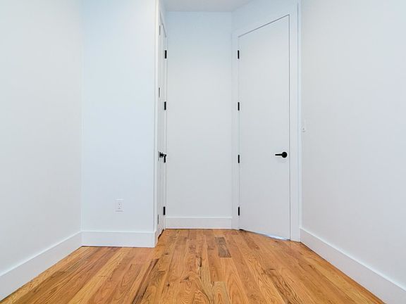 5th image of 261 Boerum St