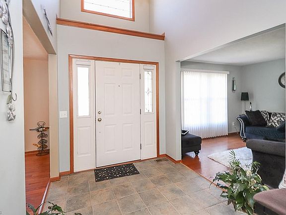 5th image of 24526 Rushmore Dr