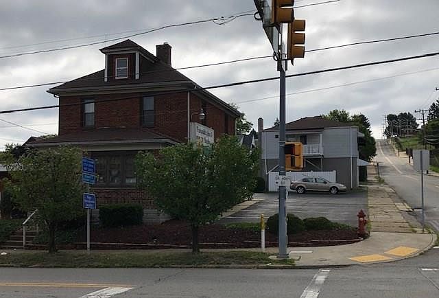 1st image of 826 Lowry Ave