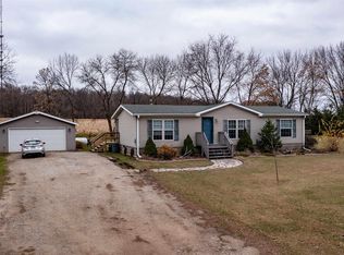 N4931 Bear Lake Rd, New London, WI 54961