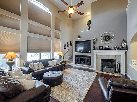 2nd image of 2102 Crestwood Trl