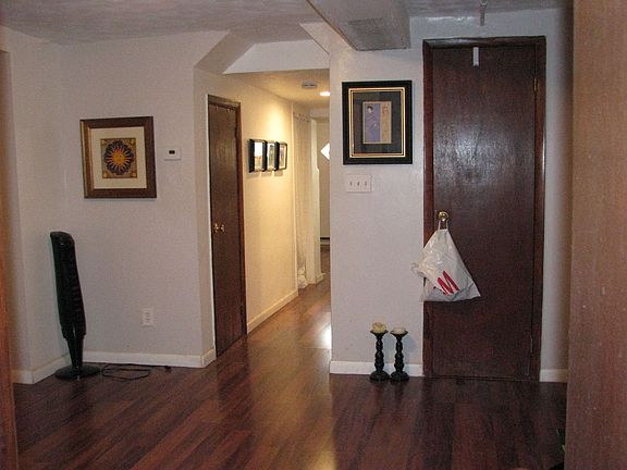 4th image of 2318 Pearsall Ave #2