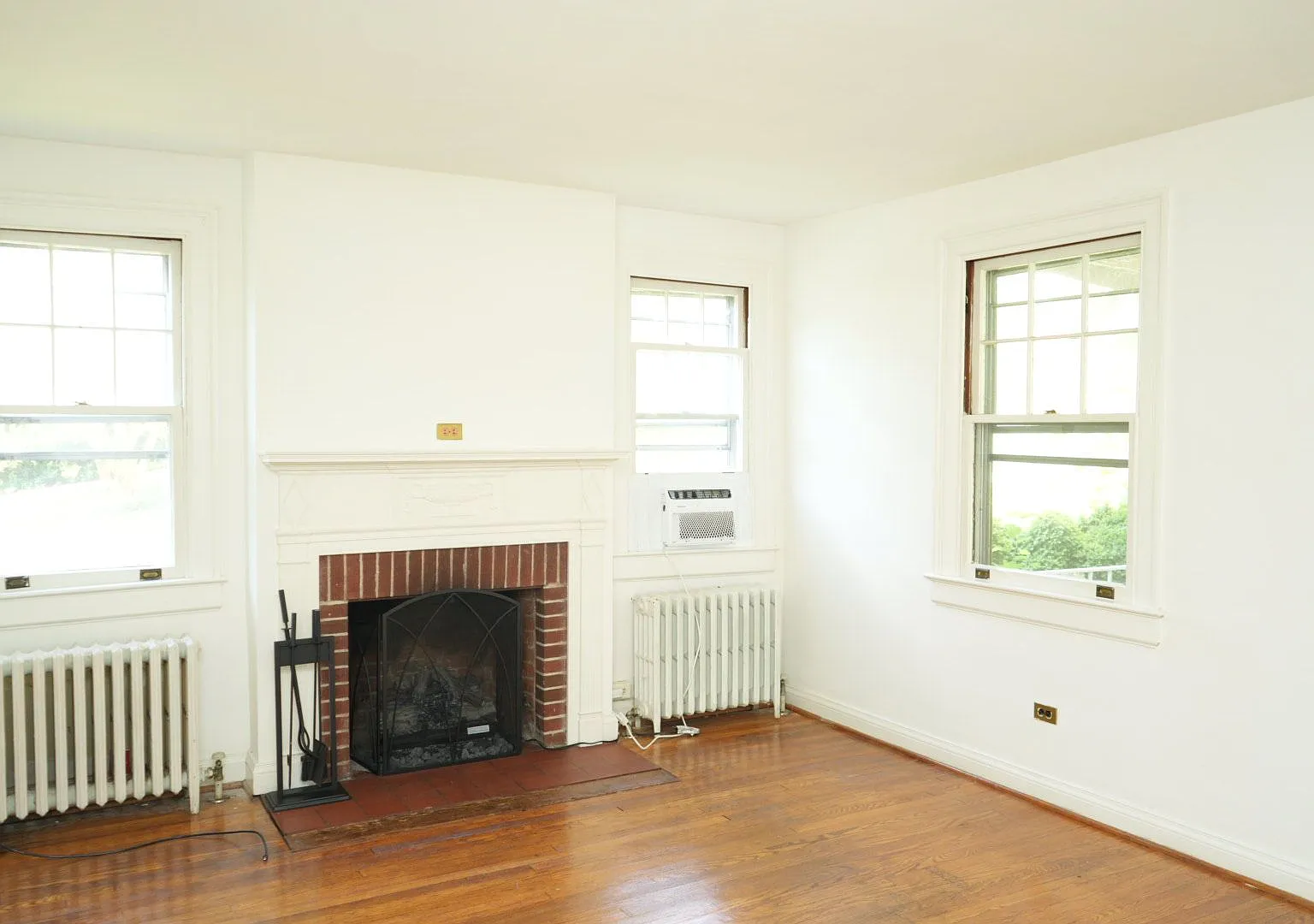700 Grove Ave — Photo 4