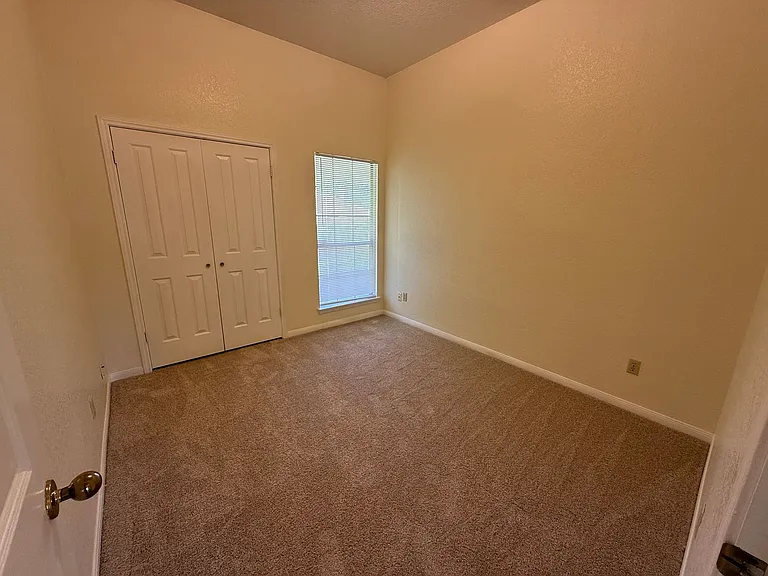 1815 Diana Ln — Photo 22