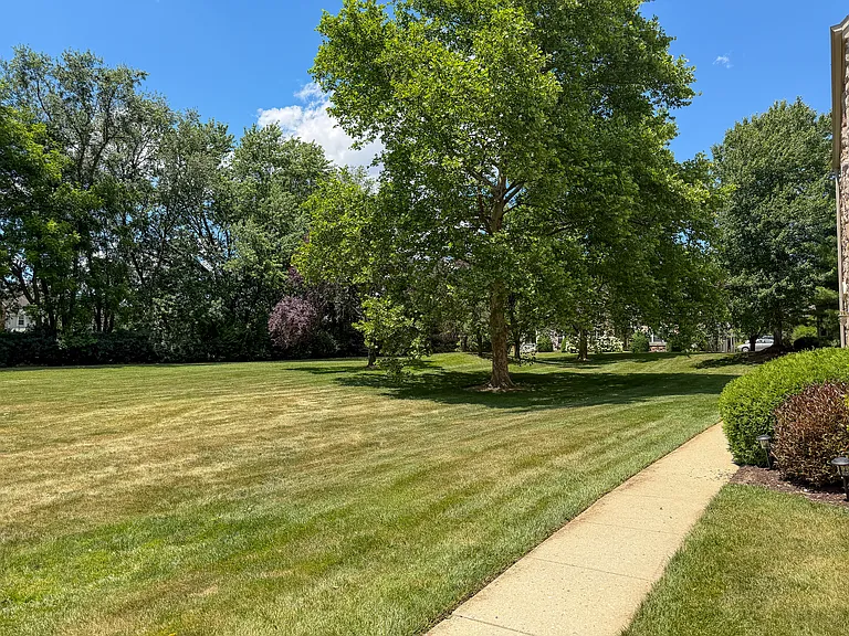 208 Greenview Dr — Photo 26