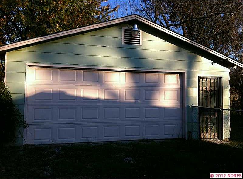 2nd image of 1829 N Xanthus Ave