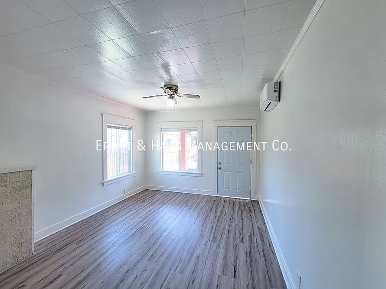 2068 Linden Ave — Photo 4