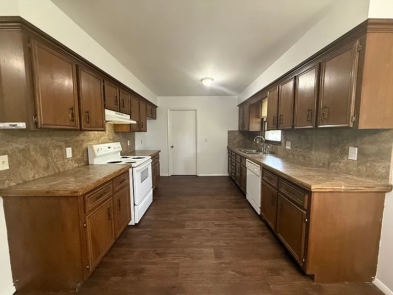 2561 S Ferguson Ave — Photo 5
