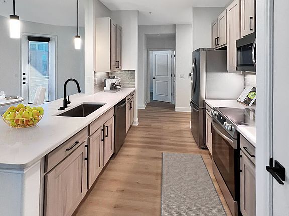 5th image of 2300 Richmond Ave APT 514