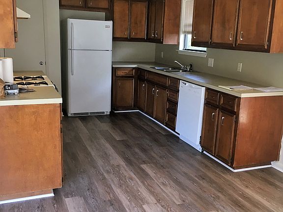 Dining area into kitchen