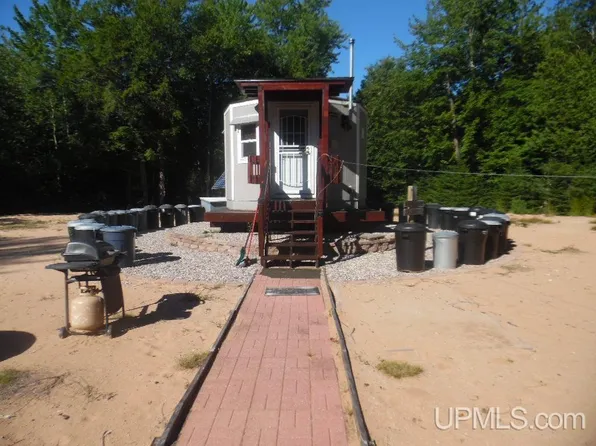 4518 12th Rd, Escanaba, MI 49829