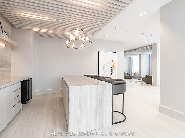 2020 Bathurst St #722 — Photo 29
