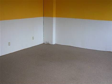 2nd image of 4102 Railroad Ave