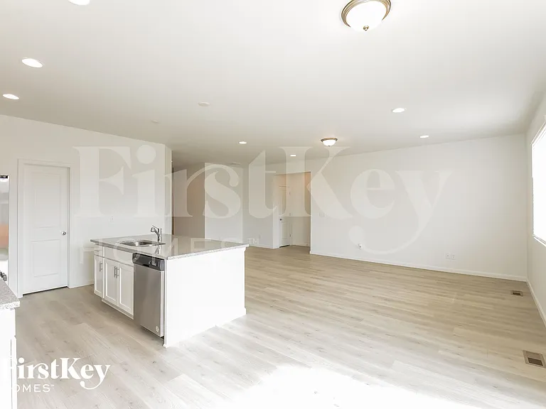 14593 Normande Dr — Photo 5