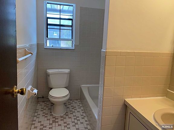 5th image of 252 Collignon Way #1A