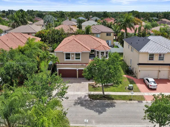 16180 SW 14th St, Pembroke Pines, FL 33027