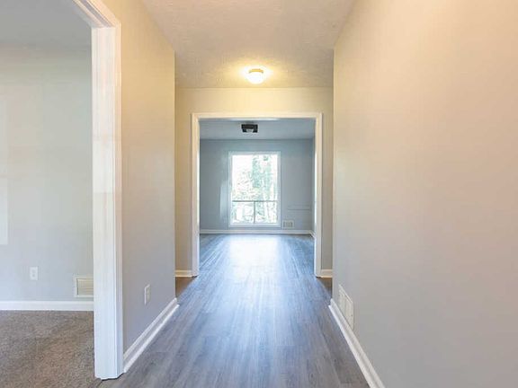 5th image of 842 Chandler Dr