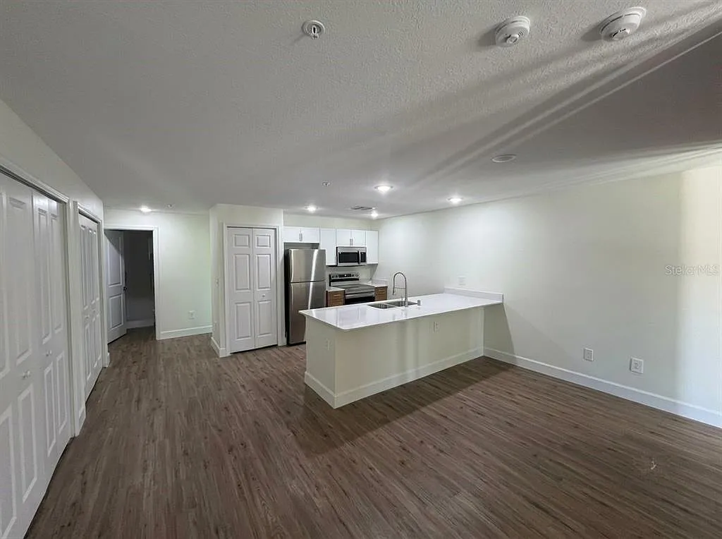 3 bed, 2.0 bath, 1189 sqft, $1,797 — Photo 3
