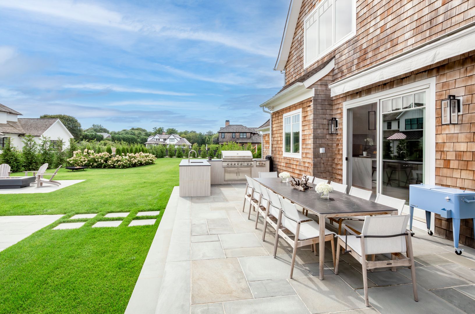  Outdoor Kitchen & Dining 