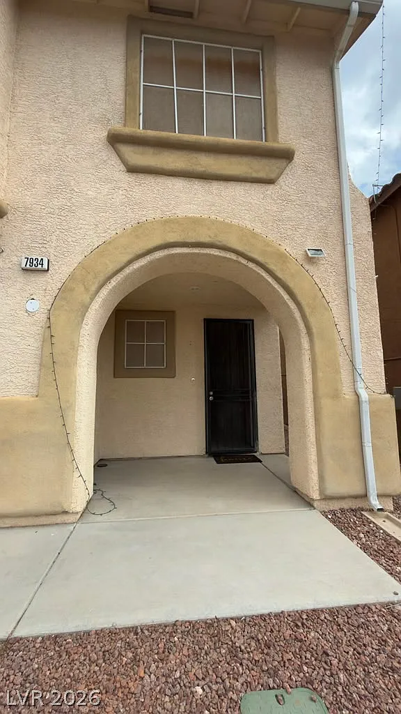 3 bed, 2.5 bath, 1595 sqft, $1,999 — Photo 3