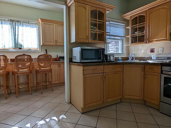 5th image of 286 Franklin St Floor 1