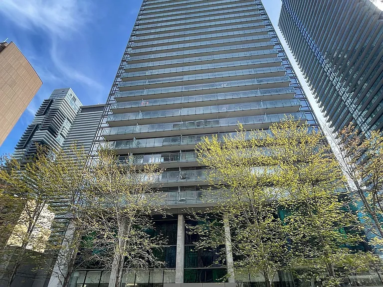37 Grosvenor St #1110 — Photo 1