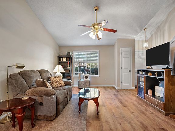 4th image of 2308 Tina Dr