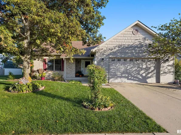 1410 Saddle Brook Ln, Metamora, IL 61548