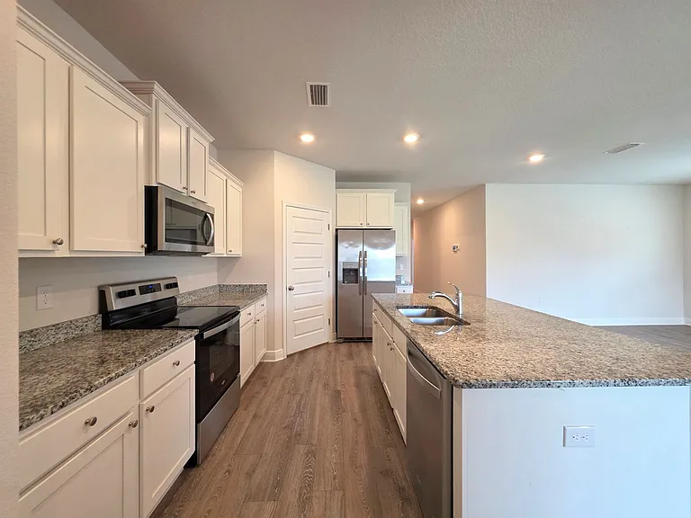 7757 Burnside Loop — Photo 9