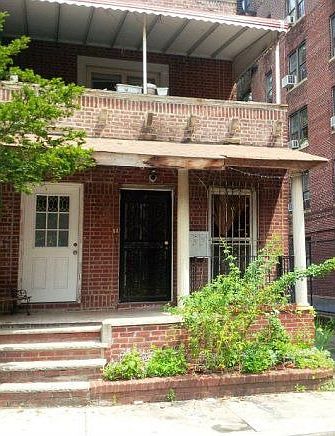 1st image of 27 E 19th St