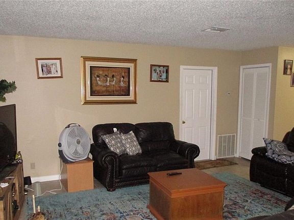 4th image of 908 Black Knight Dr