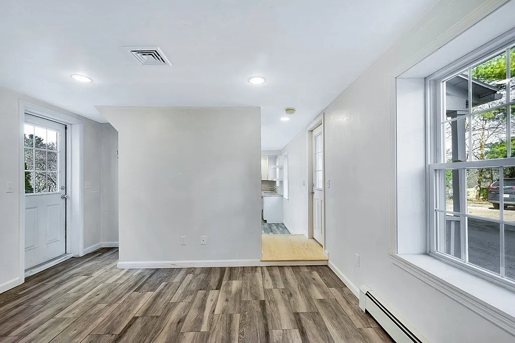 2 bed, 1.5 bath, 1100 sqft, $3,500 — Photo 3
