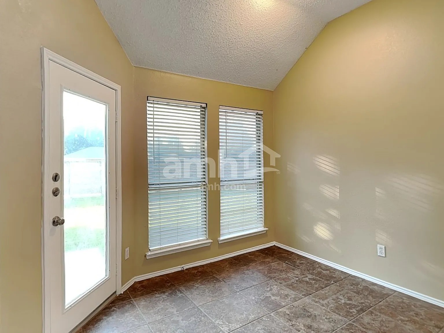 3 bed, 2.0 bath, 1568 sqft, $2,095 — Photo 4