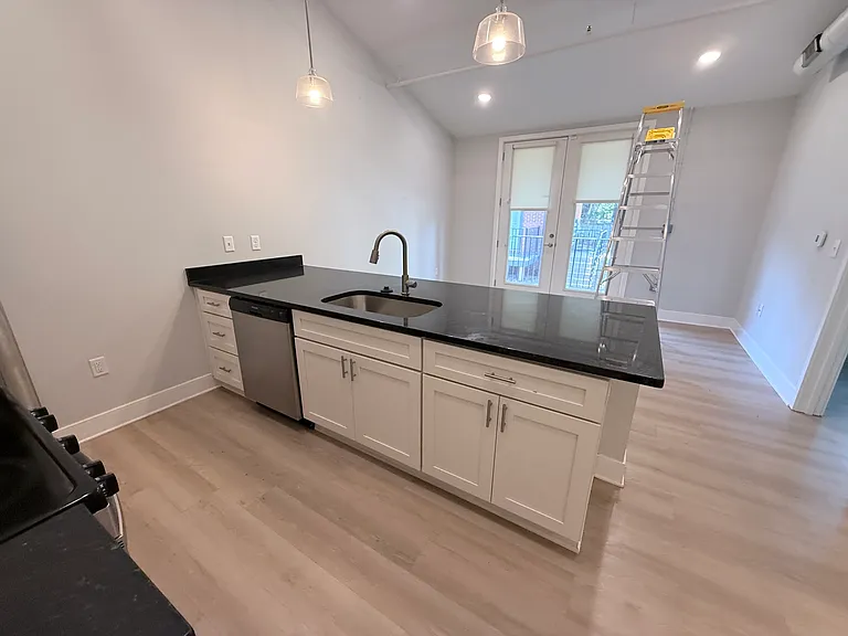 310 W 31st St #7 — Photo 3