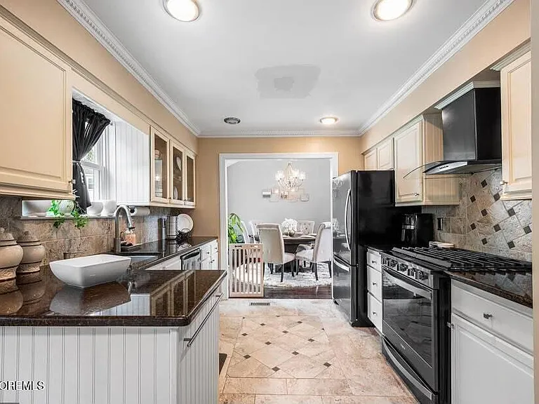 16 Carr Ln — Photo 4