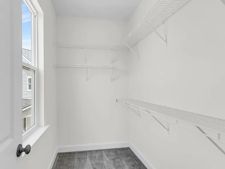 335 Chapman Cir — Photo 32