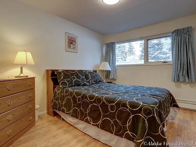 2302 W Tudor Rd — Photo 11