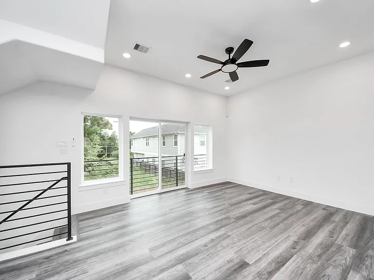 2709 Dennis St — Photo 12