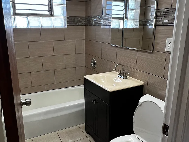 4640 153rd St #2W — Photo 13