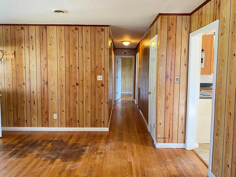 908 E Mountainview Rd — Photo 3