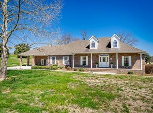 1160 Country Club Dr, McMinnville, TN 37110