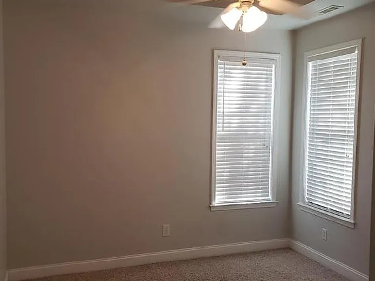 426 Stillwood Dr — Photo 18