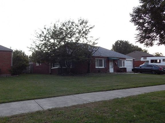 3rd image of 588 Hemlock Dr