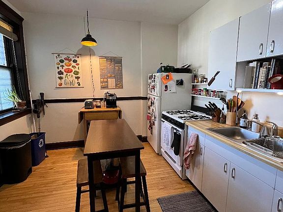 4th image of 1622 W Winona St #2F