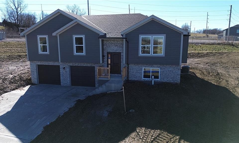 1st image of 1202 SW Burns Ct