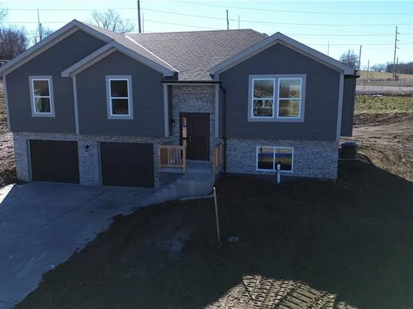 1202 SW Burns Ct, Oak Grove, MO 64075