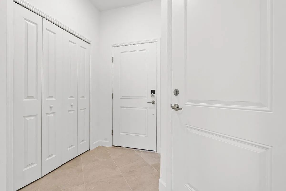 3 bed, 2.5 bath, 1942 sqft, $2,195 — Photo 3