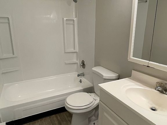 5th image of 20 Estate Dr APT 4